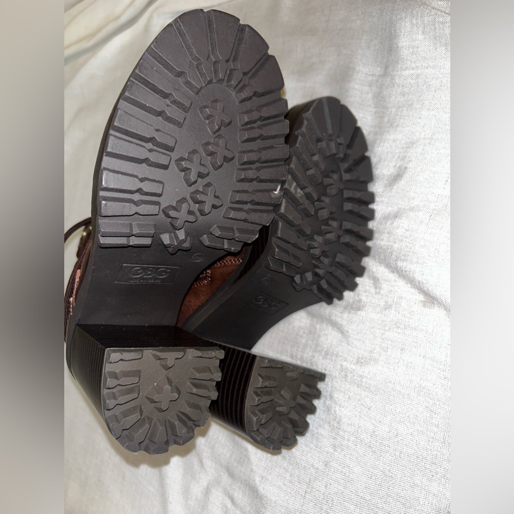 NWOT WOMANS GUESS BOOTIES - Picture 4 of 11
